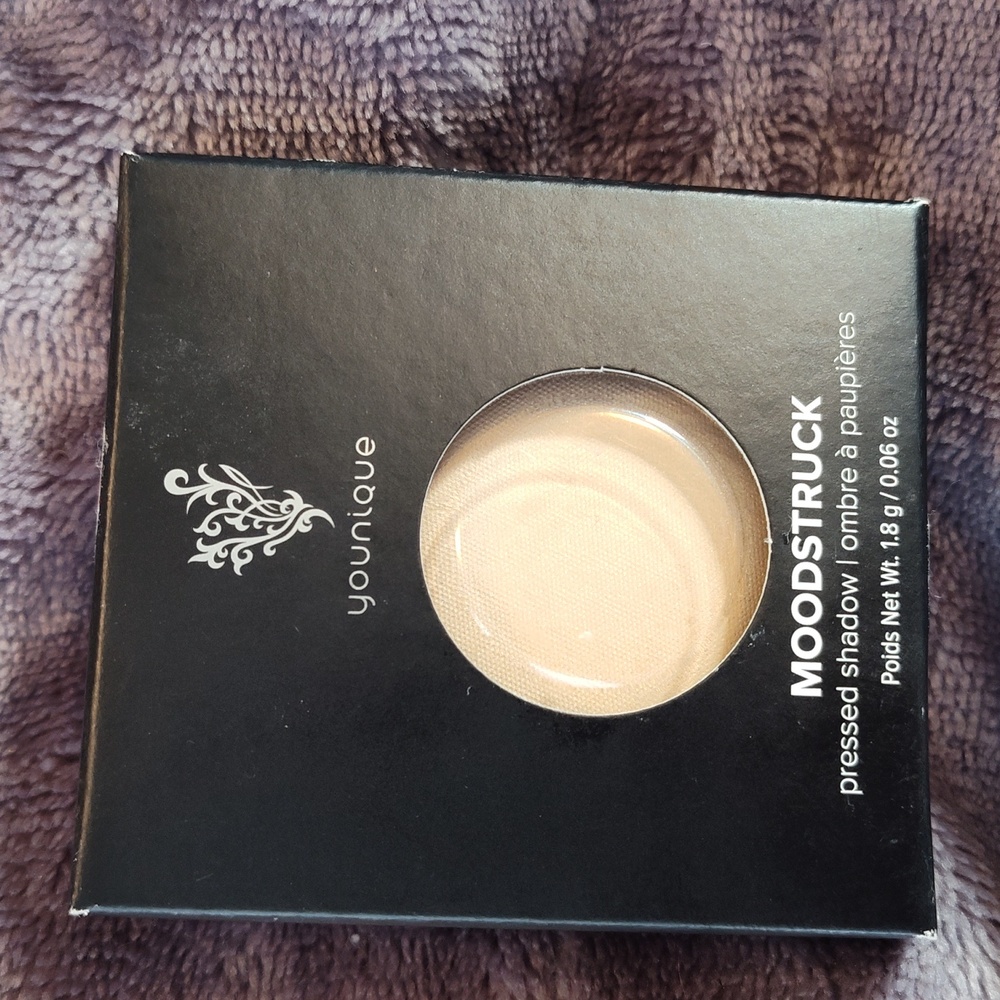 Not Sold-Younique Moodstruck Pressed Shadow - Laid Back